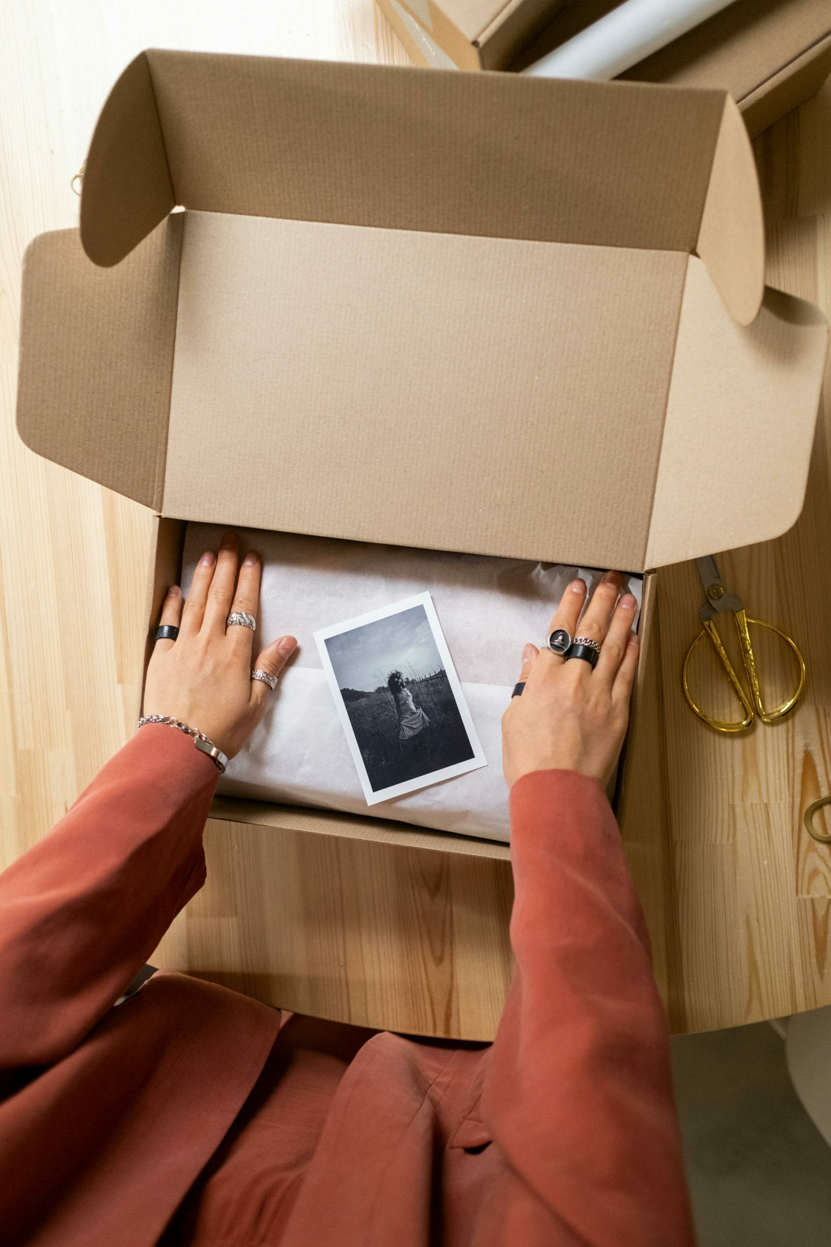 Sésame Biographies Cabinet biographique Respirer Raconter Partager l'histoire de sa vie biographe professionnel professionnelle artisan artisane du souvenir roman coffret box livre offrir cadeau transmettre partager écrire à la main séance entretien objet mémoriel héritage mémoriel héritage vivant écrivain biographe